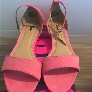 Strapy sandals pink